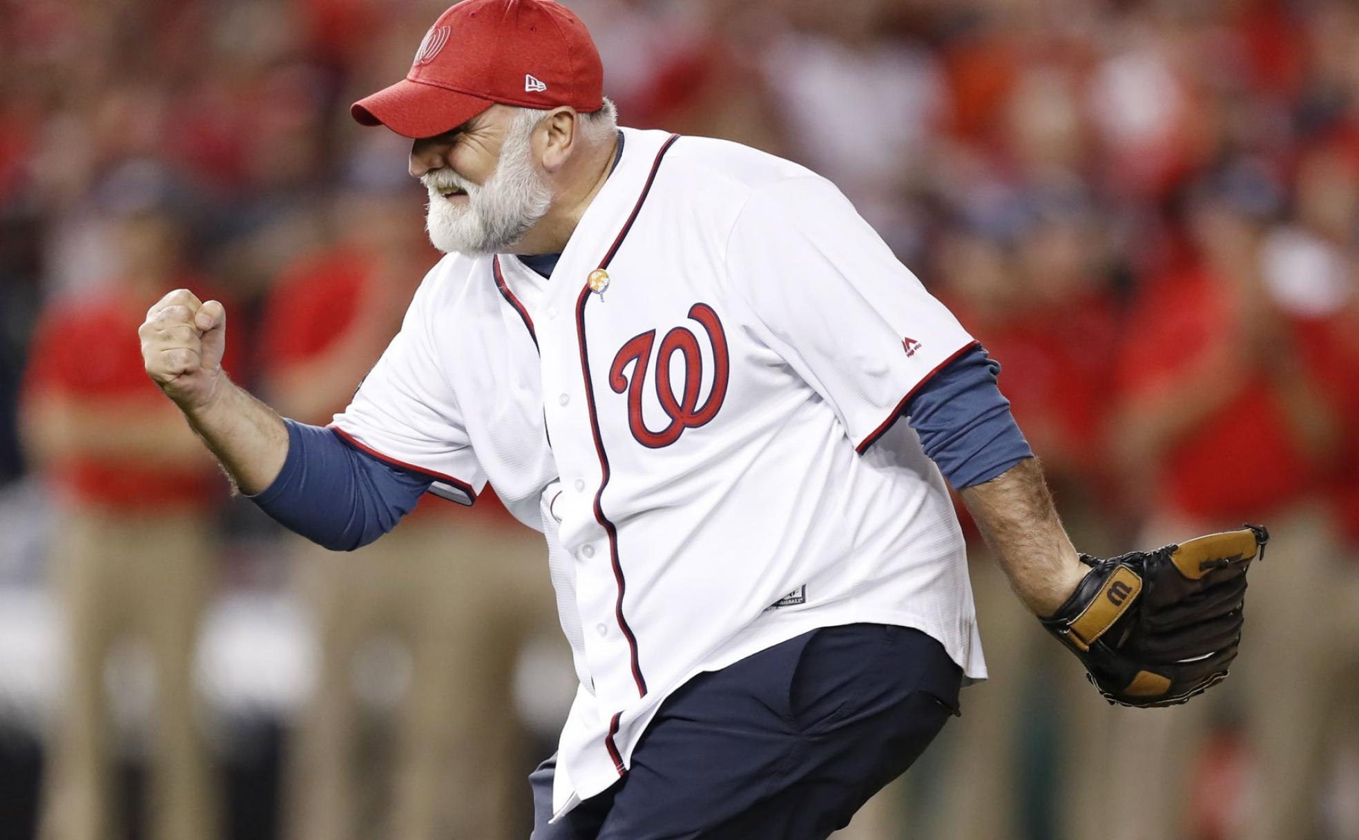 José Andrés, tras lanzar la bola antes del quinto partido de las Series Mundiales. 