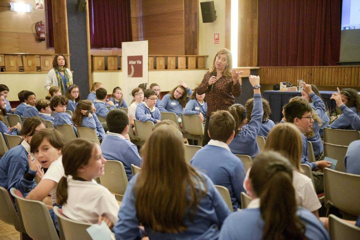 Elena Reales, coordinadora del programa, durante el taller Futuro en Femenino