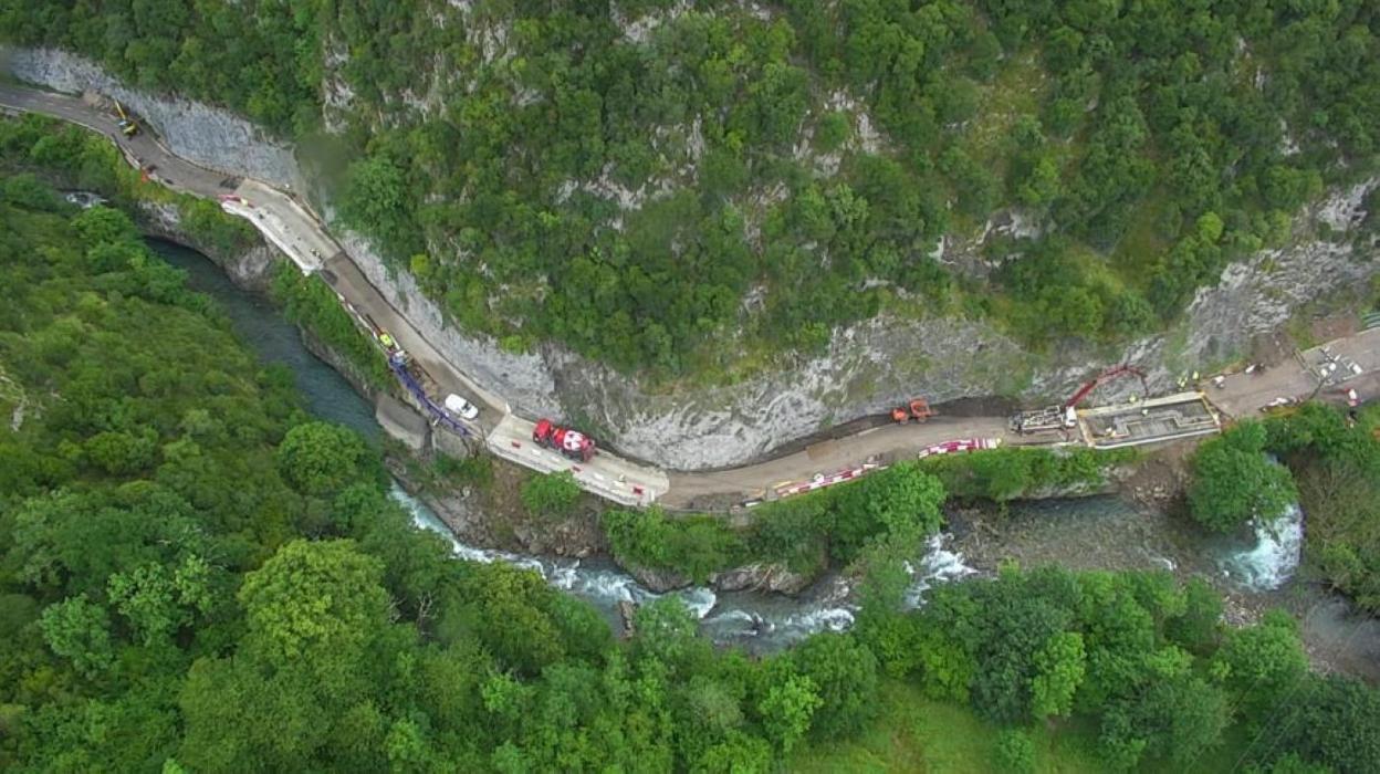Imagen aérea del transcurso de los trabajos en la N-625. 