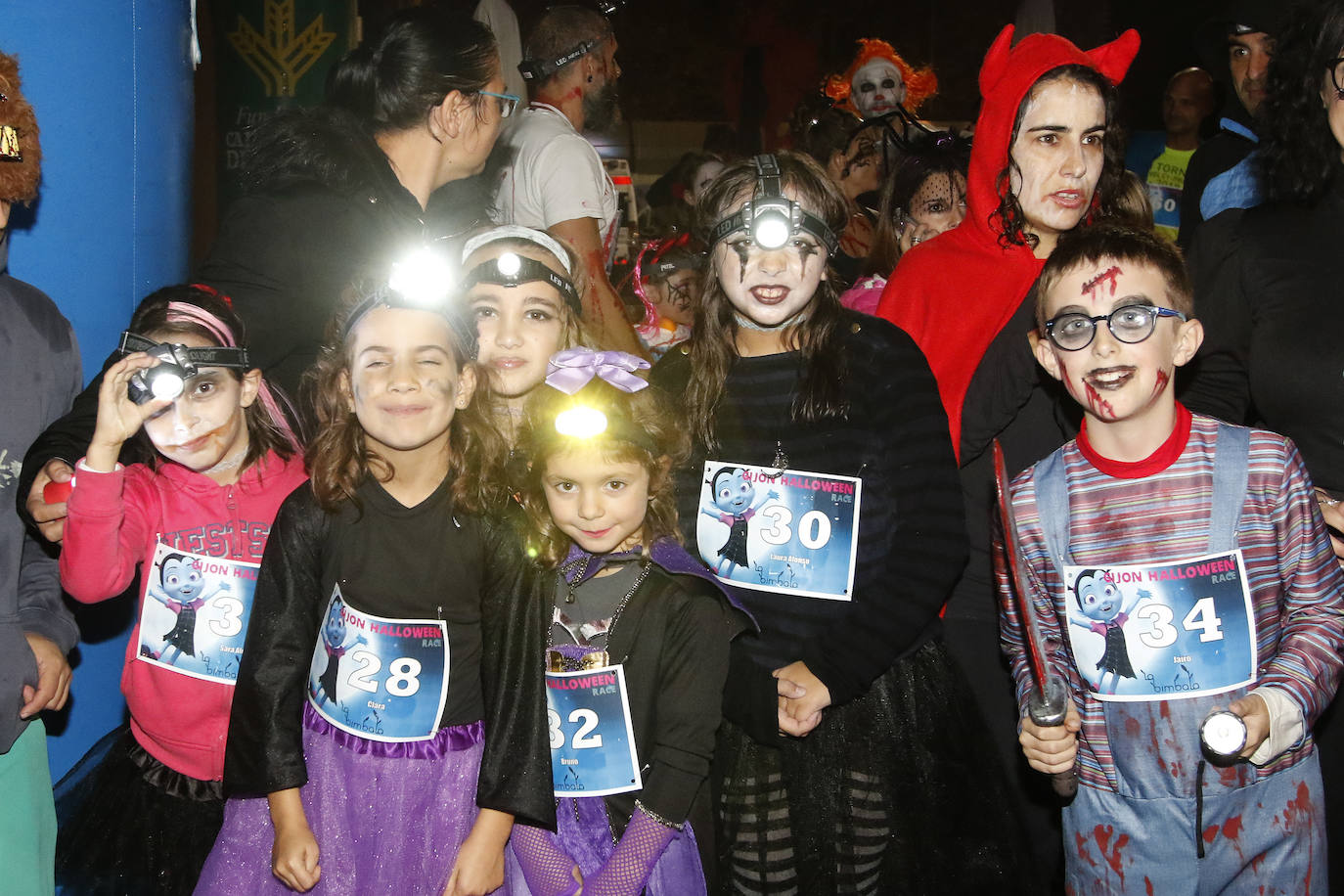 La carrera más terrorífica del año ha llenado Los Pericones de monstruos y calabazas.