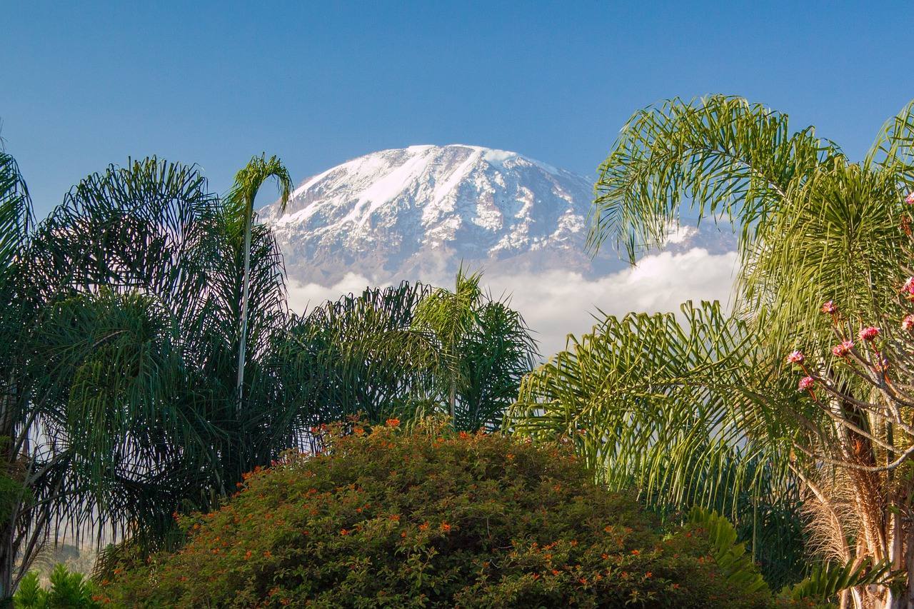 Kilimanjaro (Tanzania) | Es la montaña más alta de África, con 5.895 metros de altitud y una pérdida notable de su cantidad de nieve por el calentamiento global.