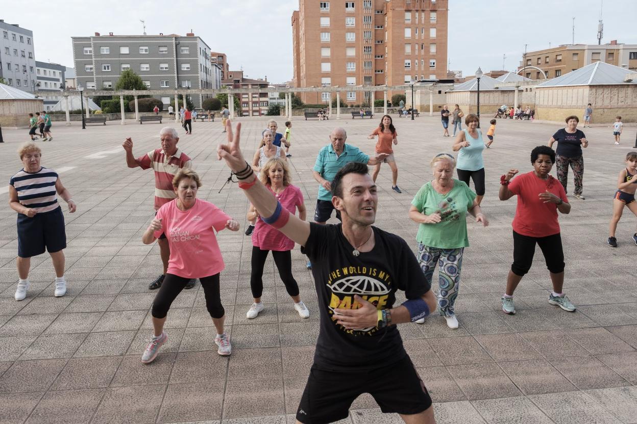 Actividad deportiva en la plaza de la República de El Coto, a la que se destinarán 250.000 euros. 