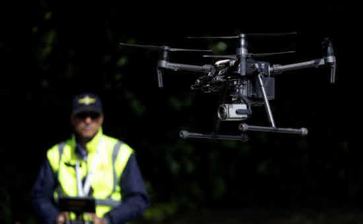 Uno de los drones que la DGT utiliza para controlar las carreteras españolas, con capacidad para grabar a grandes distancias 