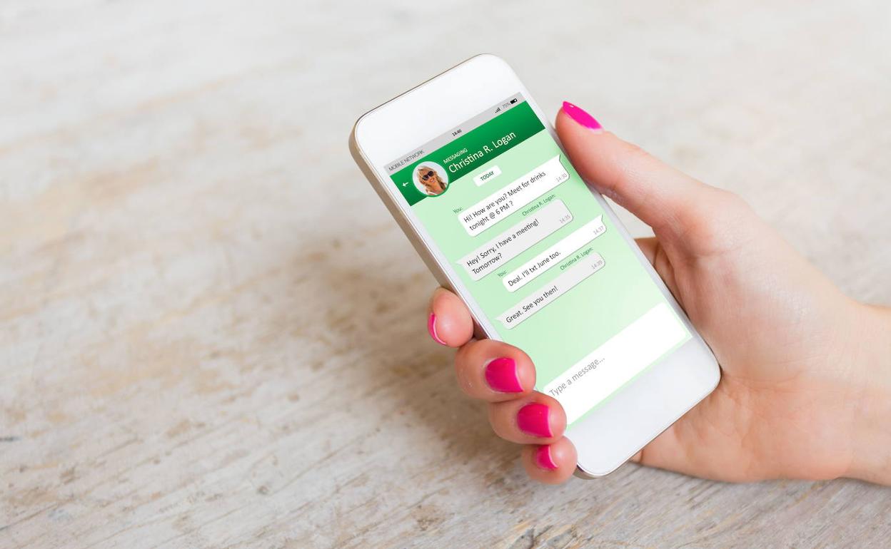 El Gobierno alerta de una estafa piramidal a través de WhatsApp: así funciona