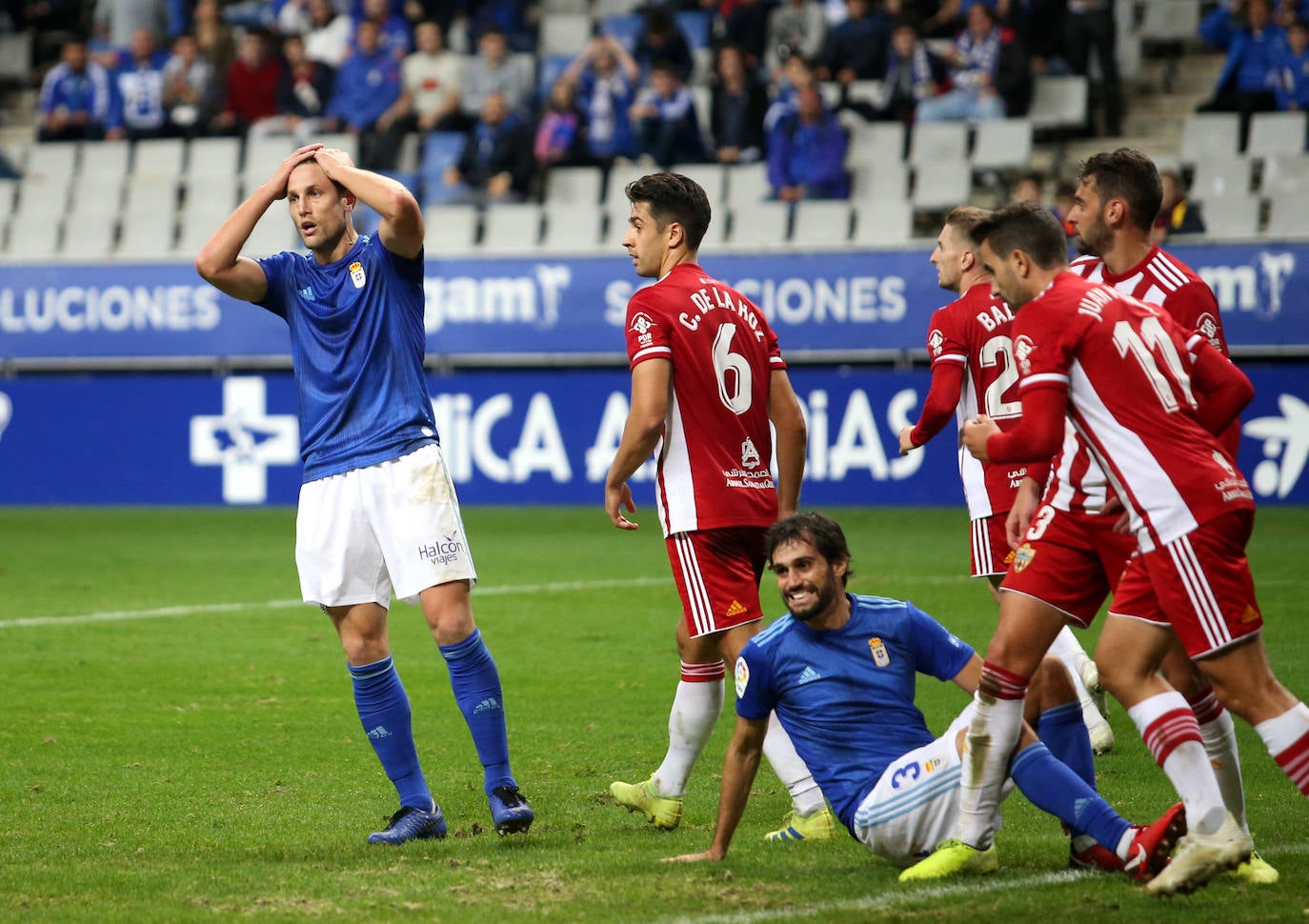 Carlos Hernández y Arribas se lamentan en el partido de este viernes. 