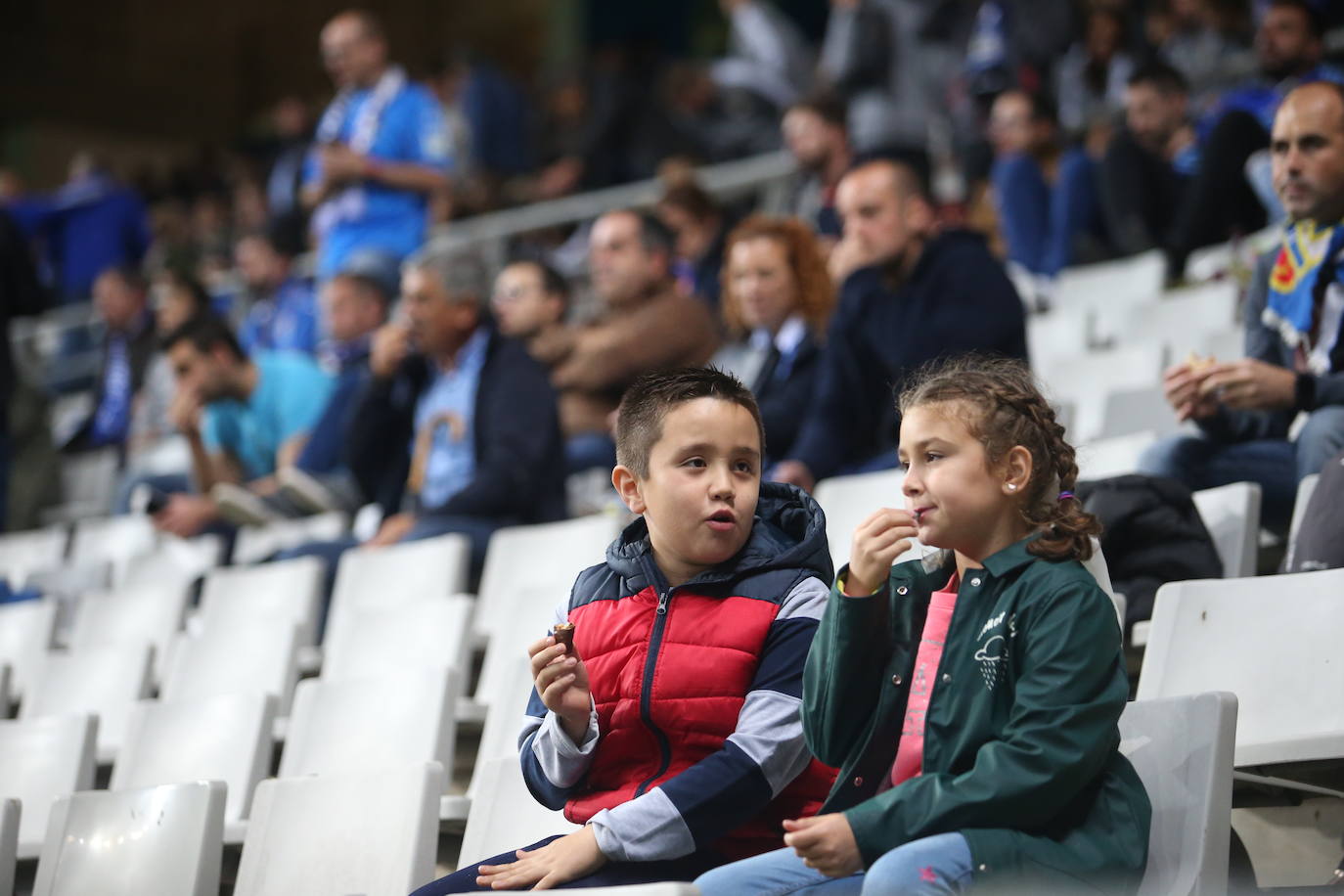 Búscate en nuestra galería si estuviste en el empate del Oviedo contra el Almería. 