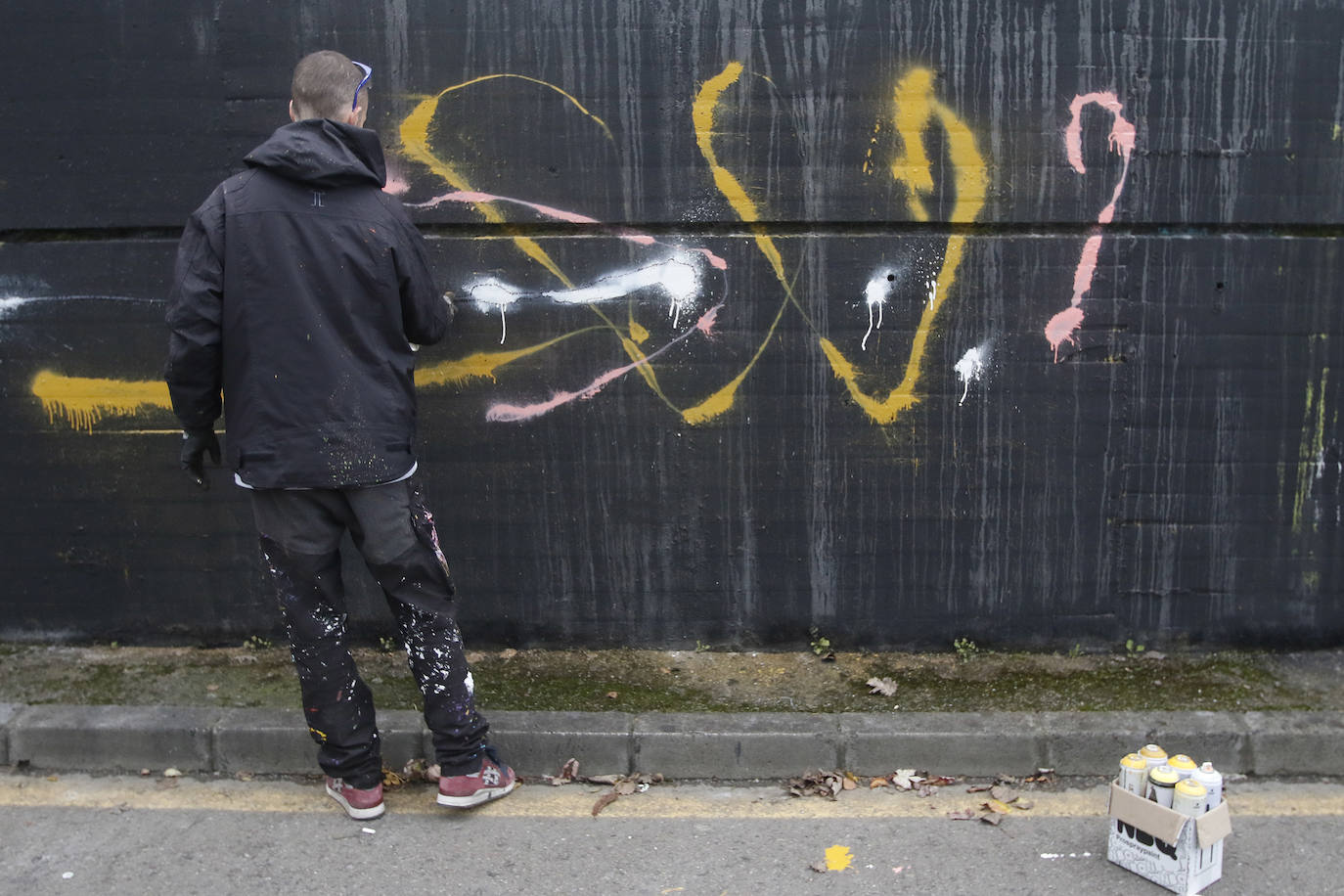 Veinticinco artistas del graffiti se reunieron en Gijón dentro del Festival Most Wanted, una de las grandes citas de pintura urbana.