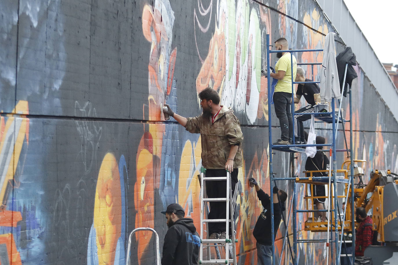 Veinticinco artistas del graffiti se reunieron en Gijón dentro del Festival Most Wanted, una de las grandes citas de pintura urbana.