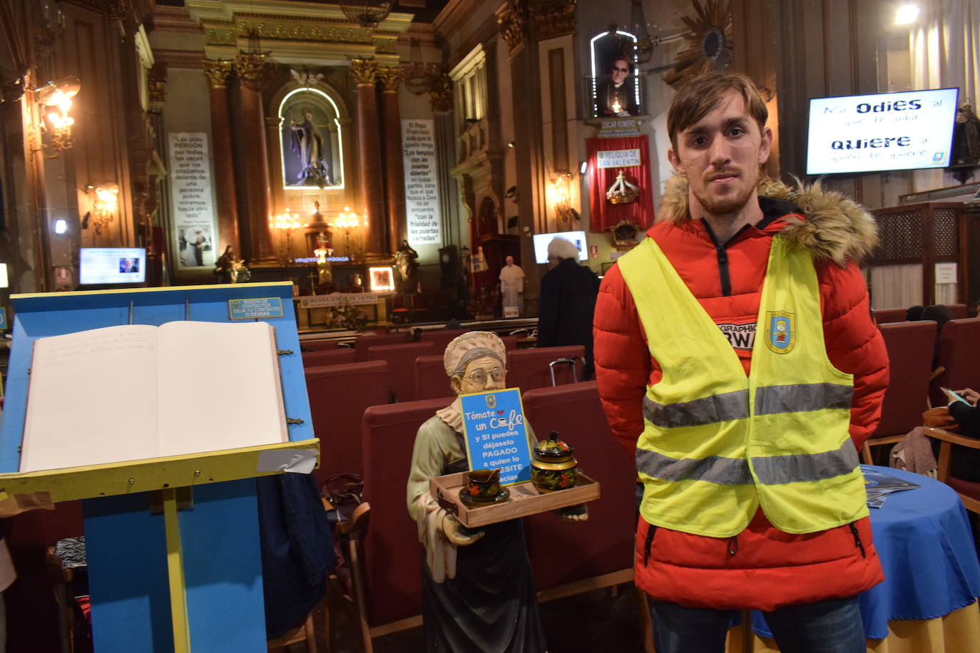 Aleksey Bravo, uno de los voluntarios.