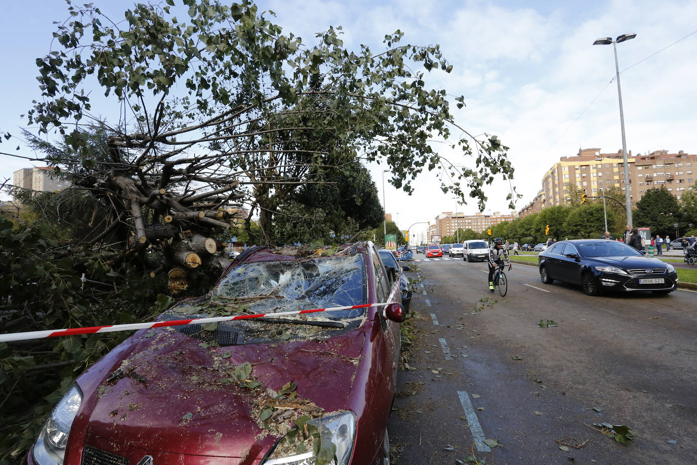 Fotos: La borrasca &#039;Amelie&#039; causa daños materiales en Gijón