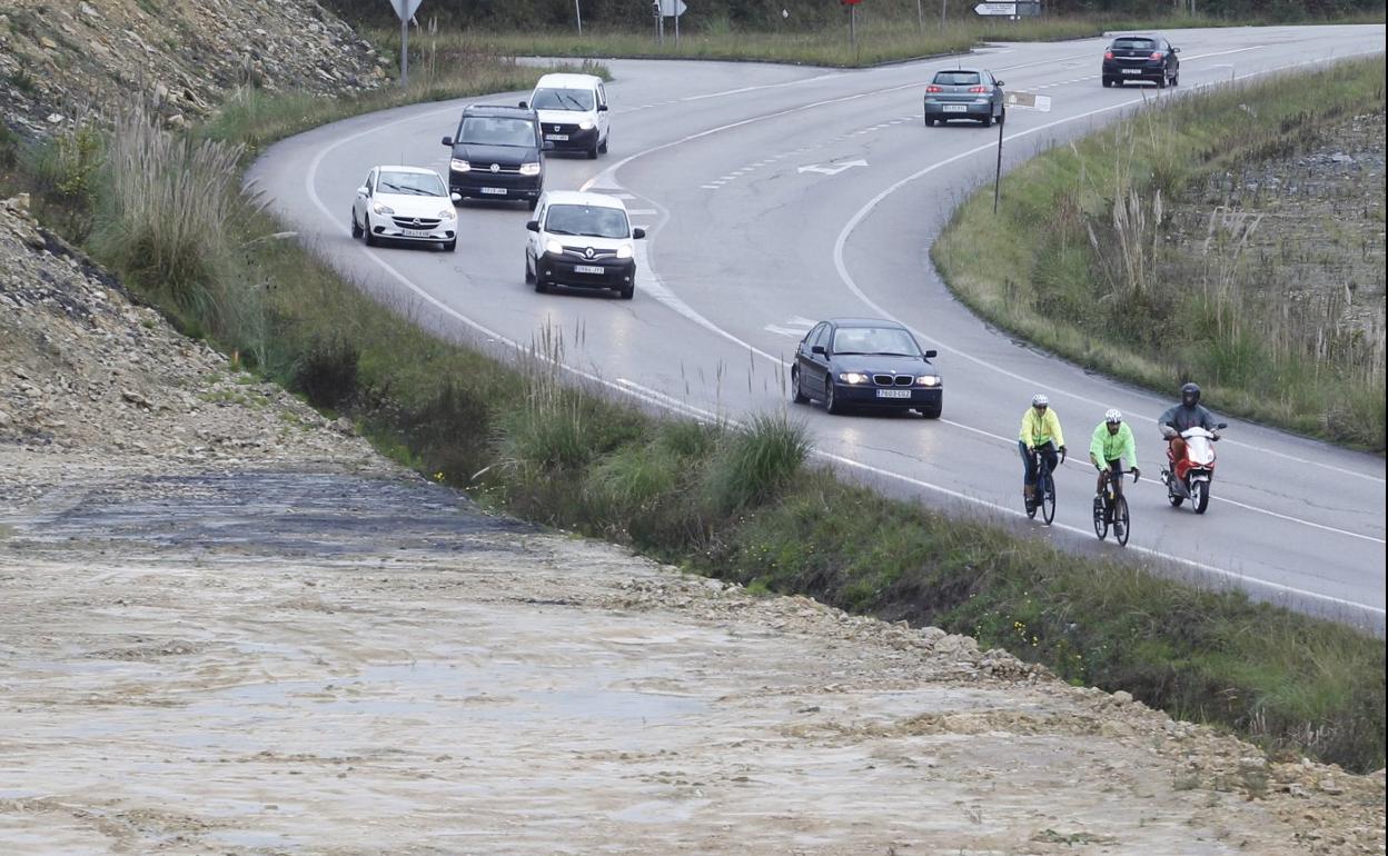 Desmonte para duplicar Veriña-Lloreda, obra al ralentí. 