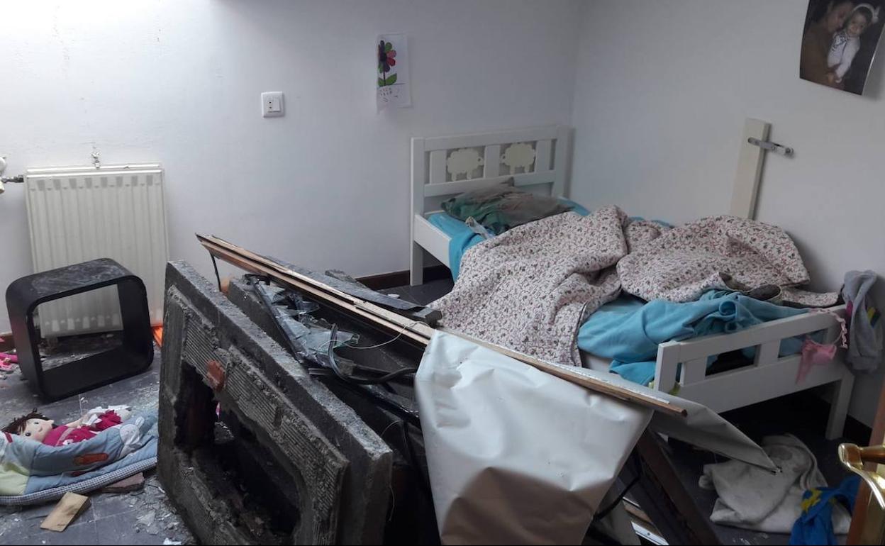 Destrozos en la habitación de la pequeña.