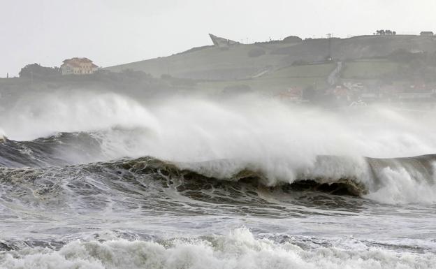 La boya del puerto de Gijón registra olas de más de 10 metros