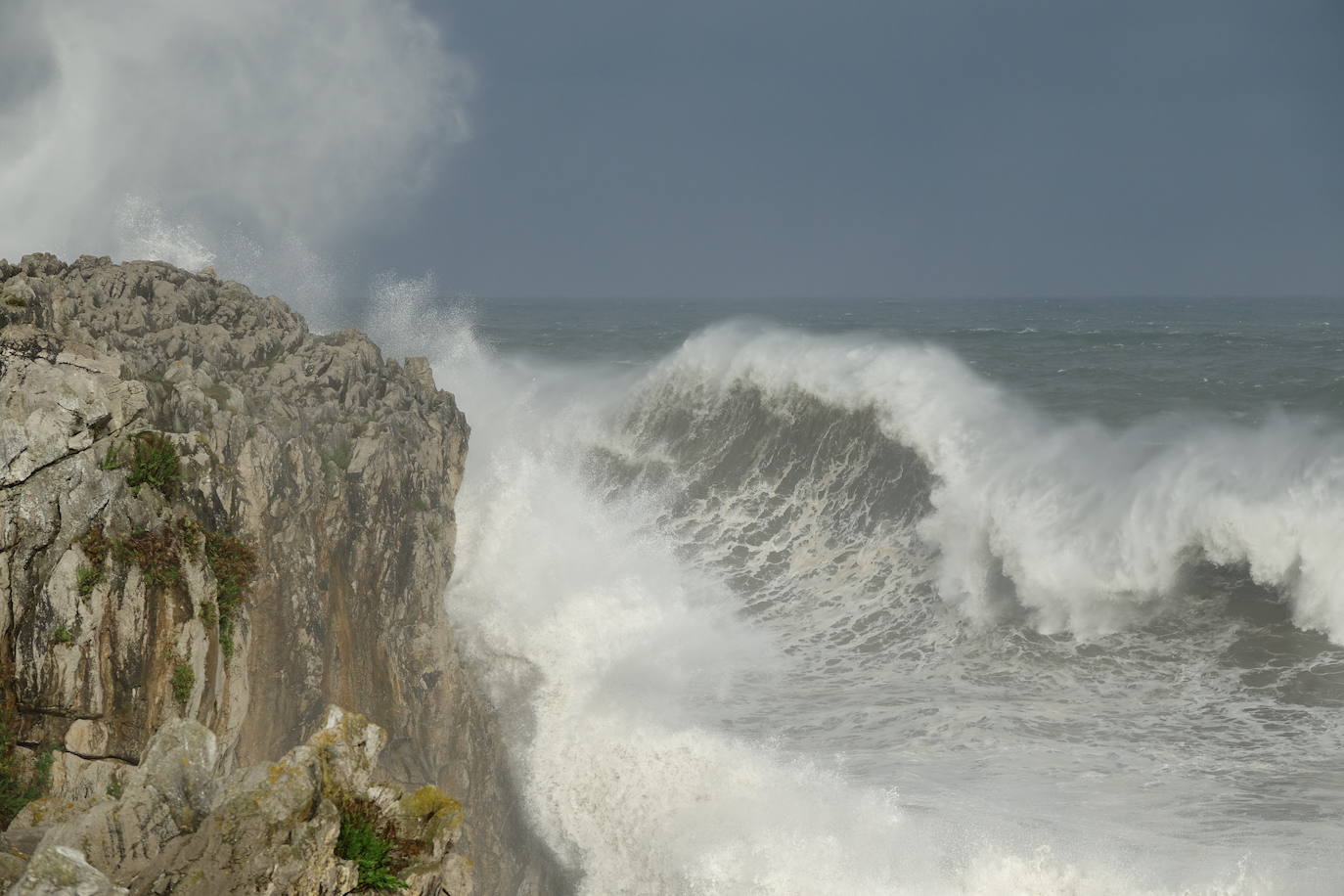 Fotos: Las impresionantes imágenes que deja &#039;Amelie&#039; en la costa de Asturias