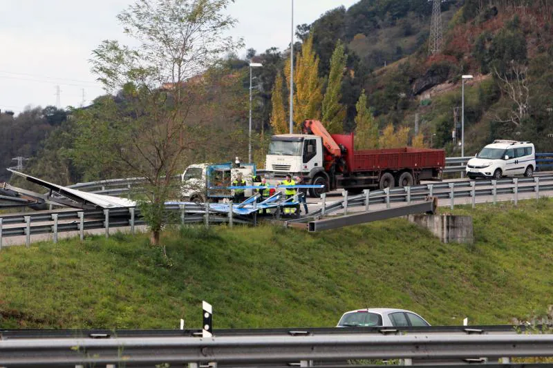 La borrasca 'Amelie' que azota la cornisa Cantábrica ha dejado rachas de hasta 130 kilómetros por hora en Asturias, lo que ha provocado numerosos incidentes en la región, sobre todo, árboles caídos.