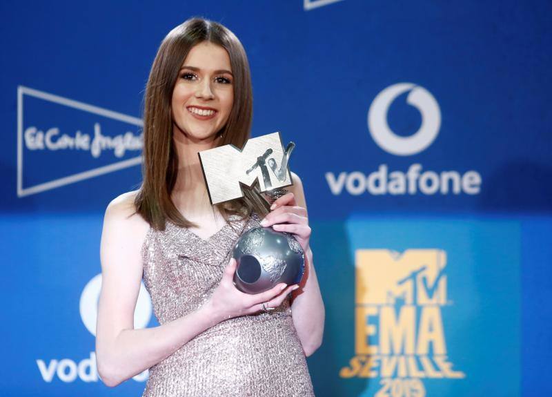 Lola Índigo se alzó este domingo con el premio al Mejor Artista Español en la fiesta de la música de los Premios MTV que se celebraron en Sevilla.