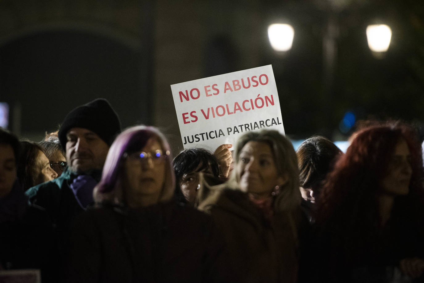 Los colectivos feministas de la región han convocado manifestaciones de repulsa contra la sentencia de la 'manada' de Manresa en varias localidades como Gijón, Oviedo, Mieres, Piedras Blancas,Pola de Laviana o Cangas de Onís. 
