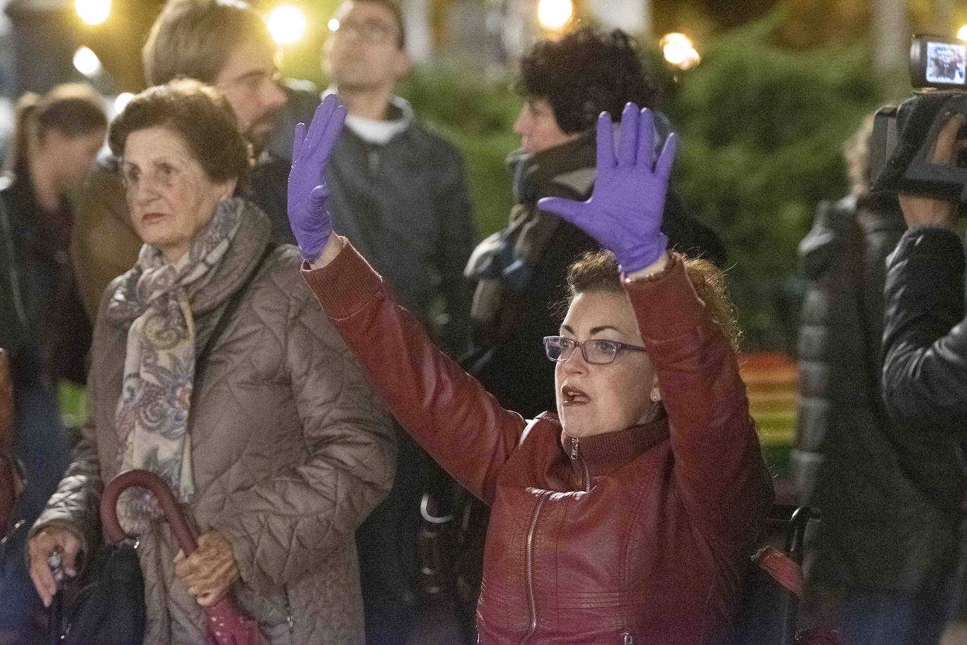 Los colectivos feministas de la región han convocado manifestaciones de repulsa contra la sentencia de la 'manada' de Manresa en varias localidades como Gijón, Oviedo, Mieres, Piedras Blancas,Pola de Laviana o Cangas de Onís. 