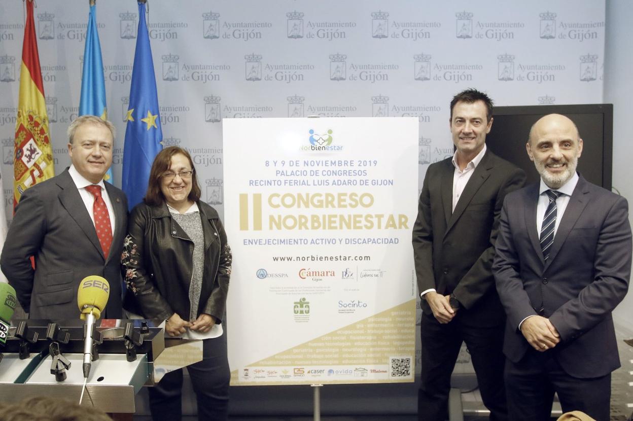 Álvaro Alonso, Natalia González, José Antonio Prieto y Antonio Corripio, en el Ayuntamiento de Gijón. 