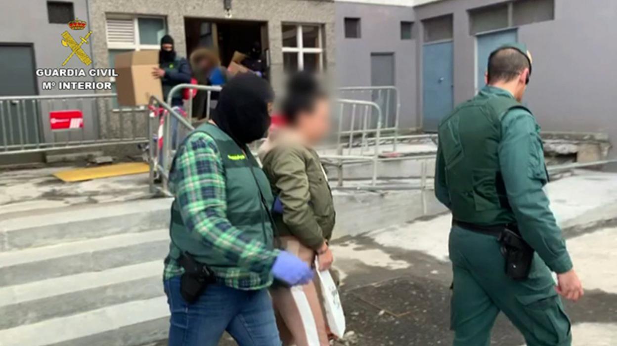 La Guardia Civil, durante las detenciones practicadas en el País Vasco. 