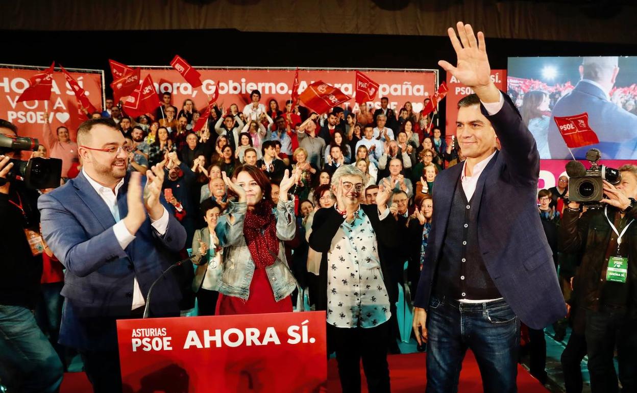 Pedro Sánchez, Adrián Barbón, Adriana Lastra y Ana González en Gijón durante el acto de campaña de esta tarde en Gijón