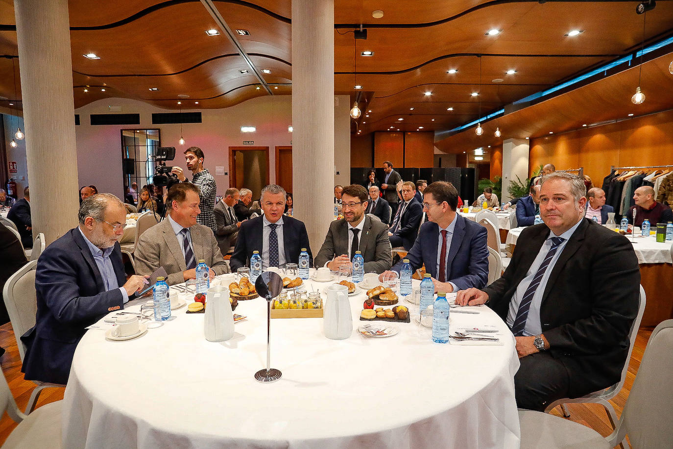 El Fórum de EL COMERCIO, organizado en colaboración con el Banco Sabadell, ha contado con las expertas en la materia, Sonia Bosch, de Banco Sabadell, y la profesora Inmaculada Domínguez.