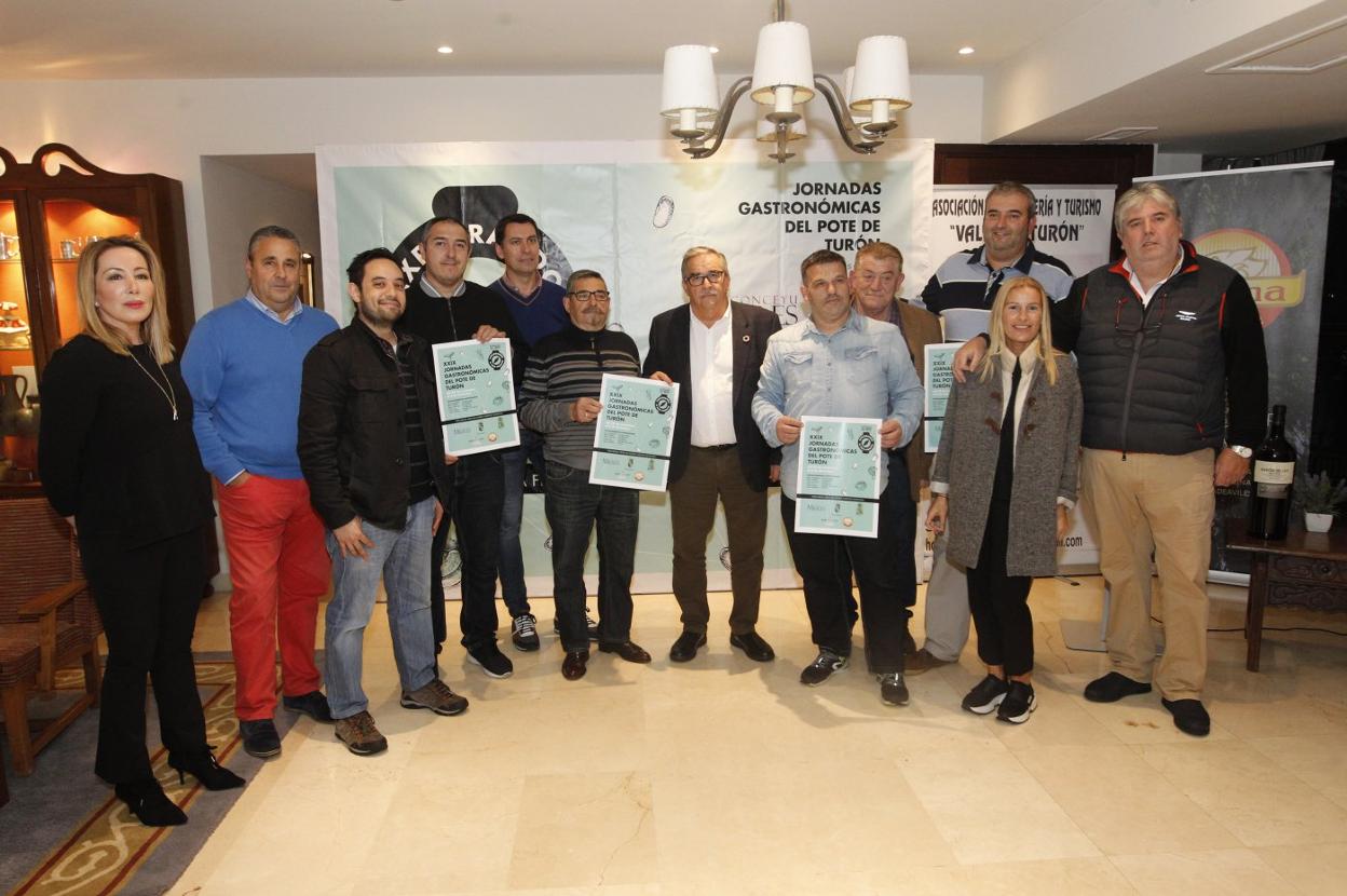 Organizadores y autoridades, en Gijón. 