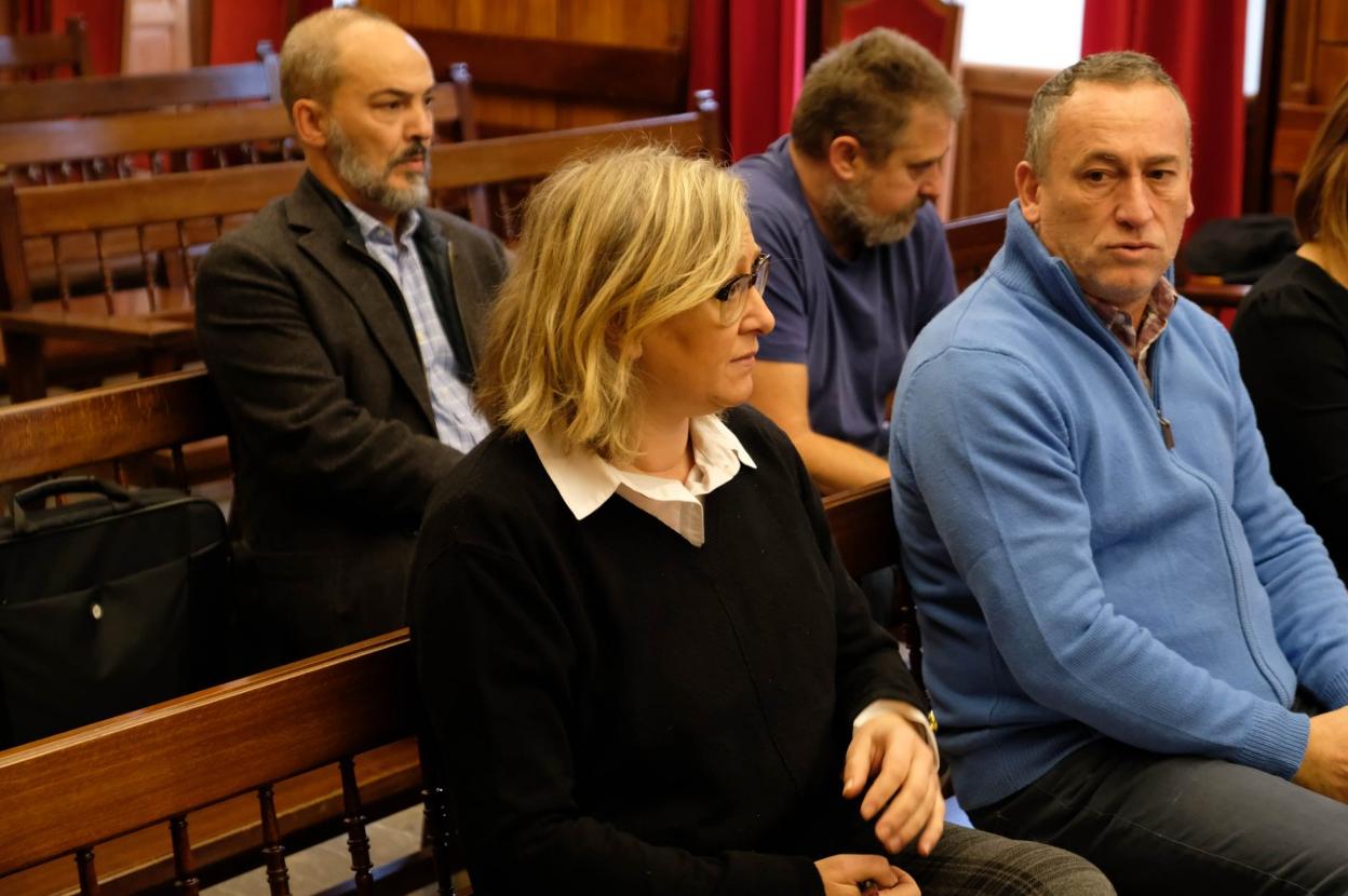 Miguel Ángel Villalba junto a su hermana. 