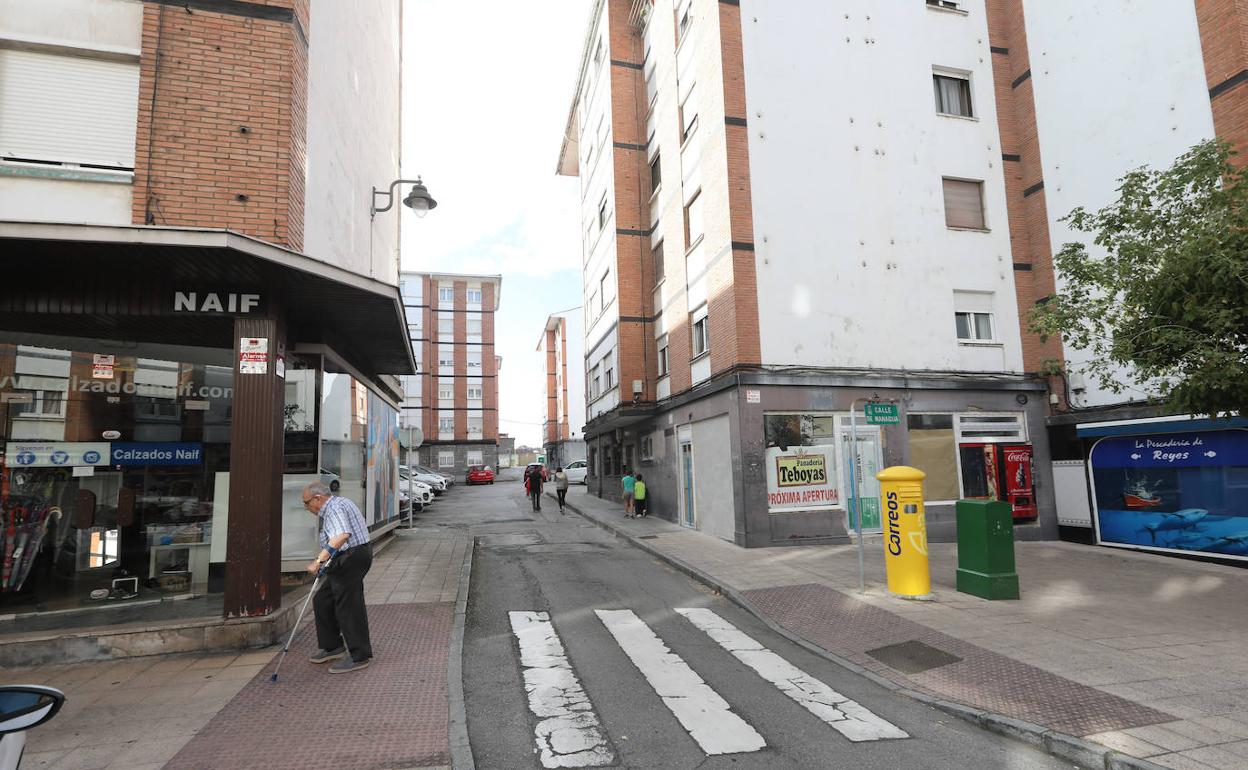 Asaltan a un anciano en su domicilio de Versalles para robarle