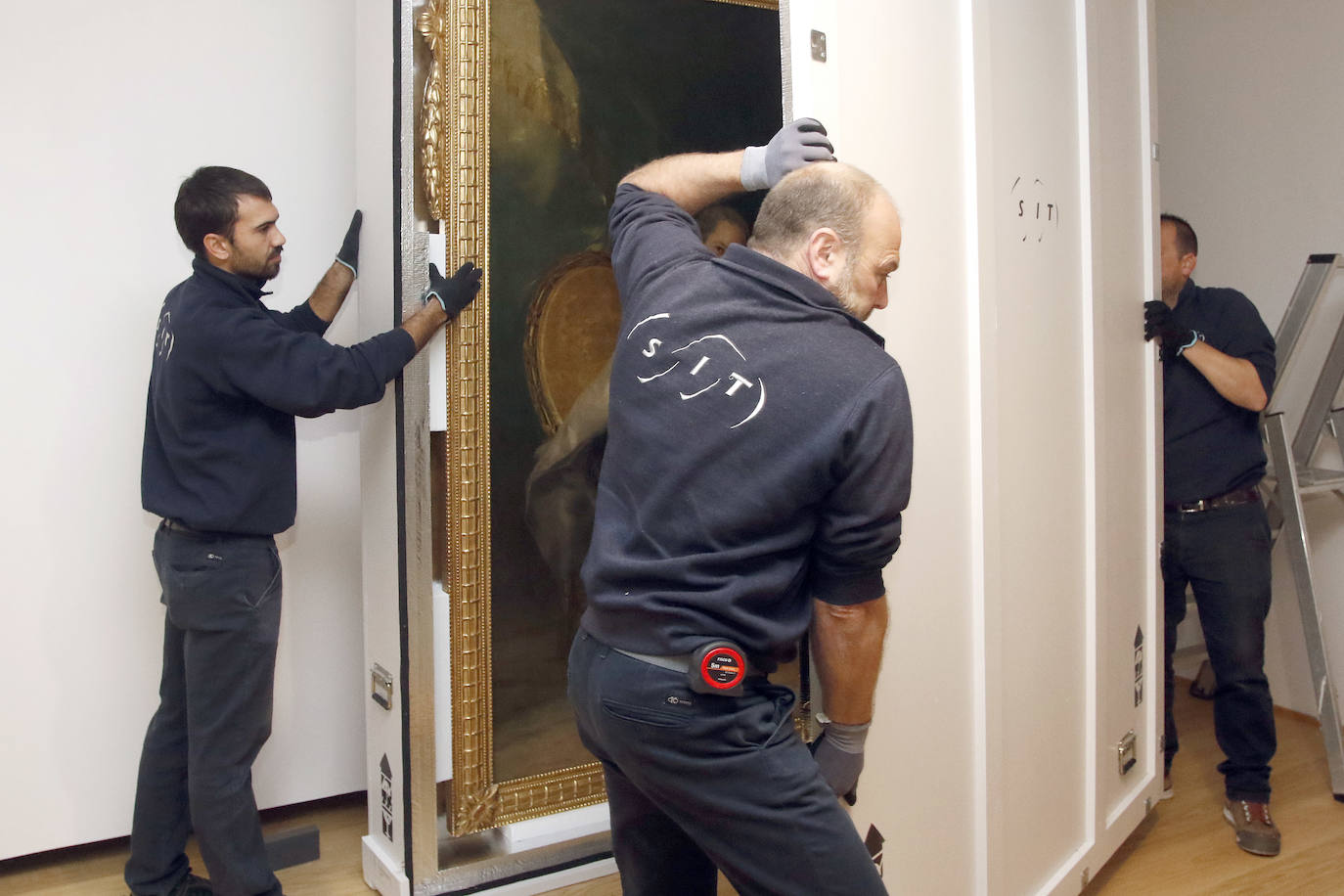 La sala principal de la primera planta de la Casa Natal de Jovellanos, en Cimavilla, acoge desde este jueves y durante un mes aproximadamente el óleo