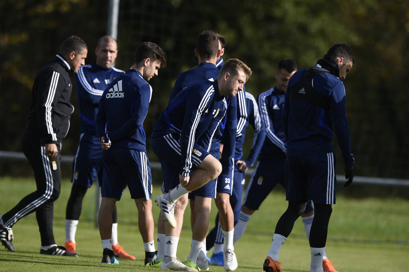 Los jugadores del Real Oviedo han preparado esta mañana el encuentro del sábado. 