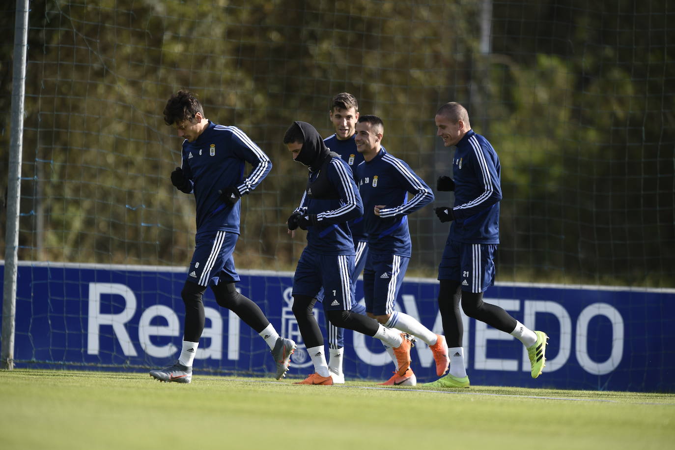 Los jugadores del Real Oviedo han preparado esta mañana el encuentro del sábado. 