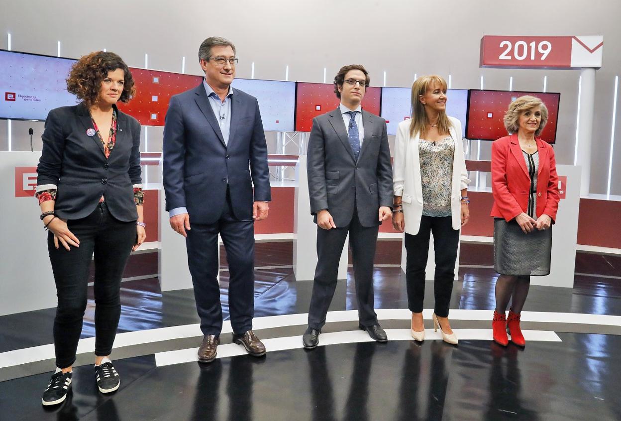 Sofía Castañón, Ignacio Prendes, José María Figaredo, Paloma Gázquez y María Luisa Carcedo. 