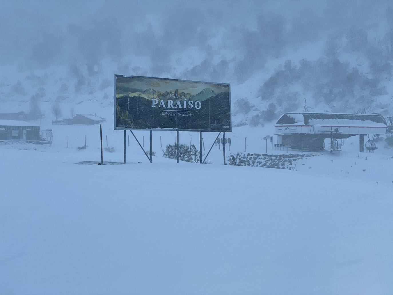 Fotos: La nieve ya cubre las pistas asturianas