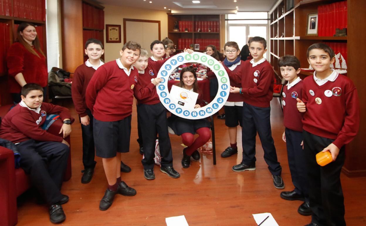 Estudiantes del colegio San Vicente en los talleres de Futuro en Femenino 