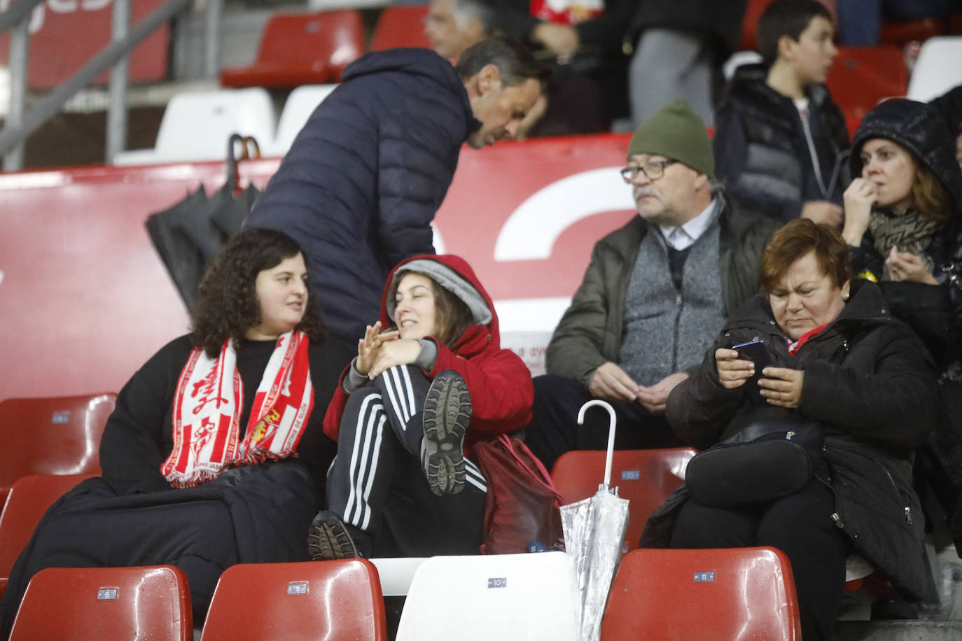 ¿Estuviste este sábado en El Molinón en el partido Sporting - Numancia? ¡Búscate en nuestra galería de imágenes! 