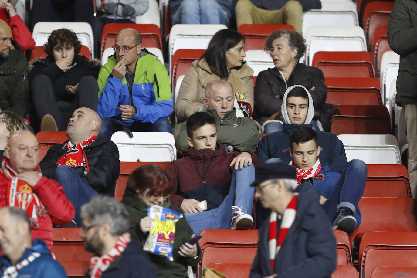 ¿Estuviste este sábado en El Molinón en el partido Sporting - Numancia? ¡Búscate en nuestra galería de imágenes! 