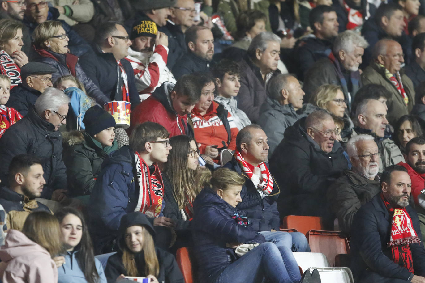 ¿Estuviste este sábado en El Molinón en el partido Sporting - Numancia? ¡Búscate en nuestra galería de imágenes! 