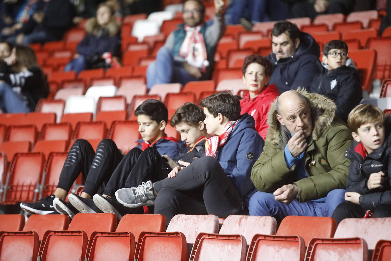 ¿Estuviste este sábado en El Molinón en el partido Sporting - Numancia? ¡Búscate en nuestra galería de imágenes! 