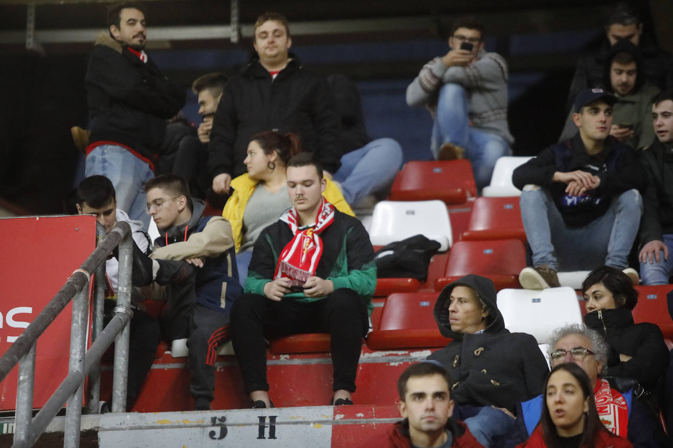 ¿Estuviste este sábado en El Molinón en el partido Sporting - Numancia? ¡Búscate en nuestra galería de imágenes! 