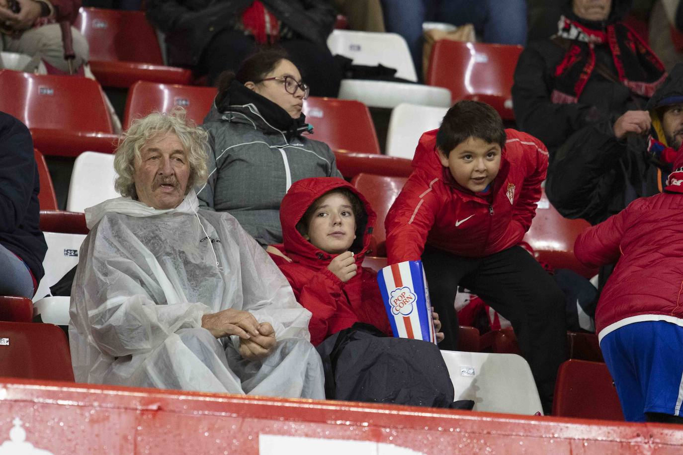 ¿Estuviste este sábado en El Molinón en el partido Sporting - Numancia? ¡Búscate en nuestra galería de imágenes! 