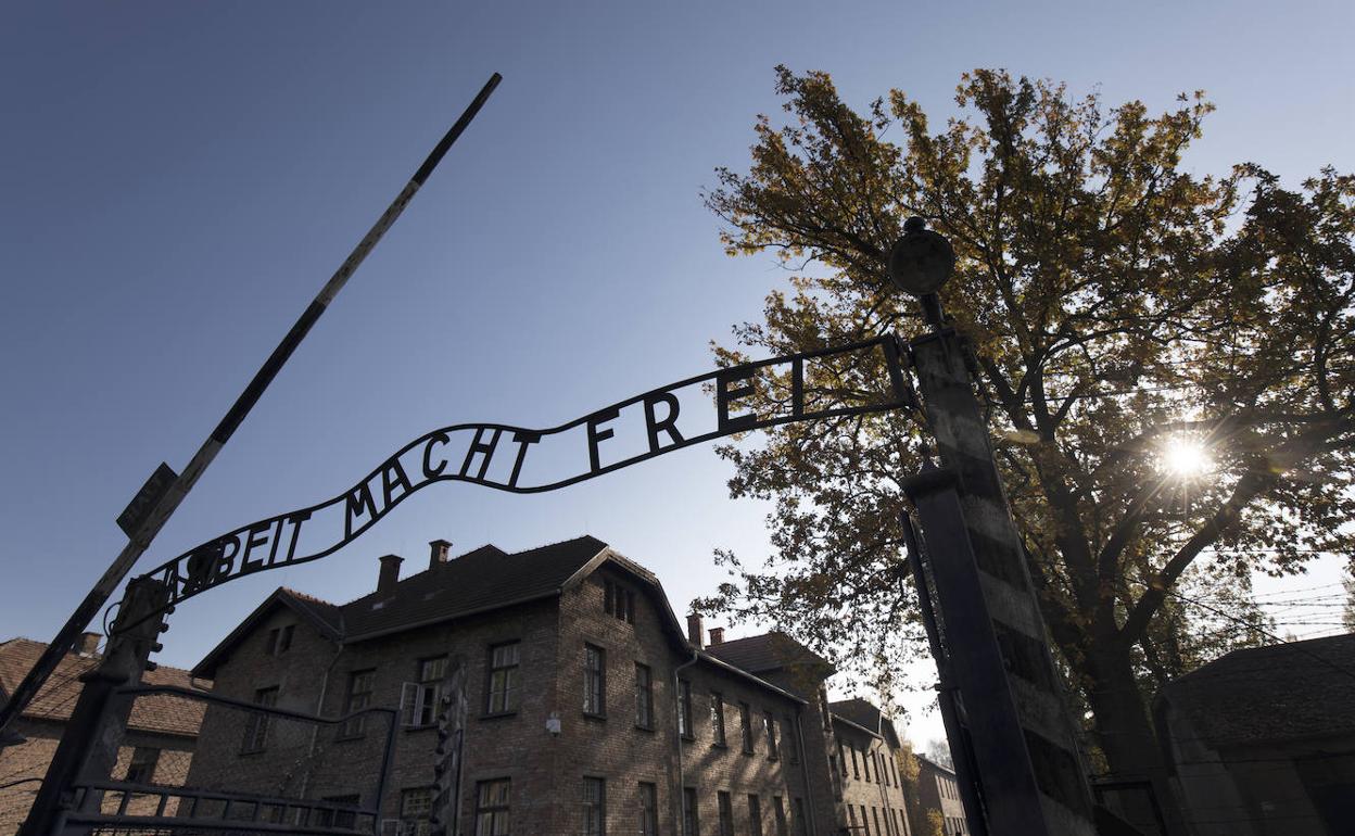 Entrada al campo de exterminio Auschwitz I, al que Eddy de Wind llegó en septiembre de 1943. :: 