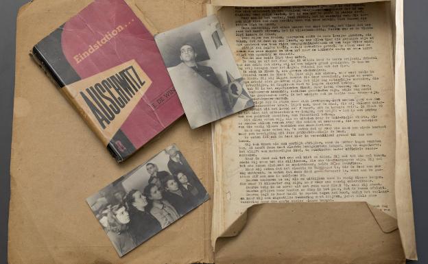 El original mecanografiado del libro, con fotos de familia y la primera edición holandesa de 1946 