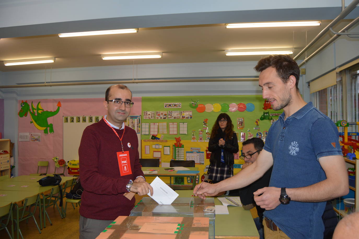 Todos los líderes políticos de la región, junto a los candidatos al Congreso y al Senado, han ejerdido ya su derecho al voto en diferentes colegios de la región. La normalidad es la tónica dominante en esta jornada, donde se no han producido incidentes destacados.