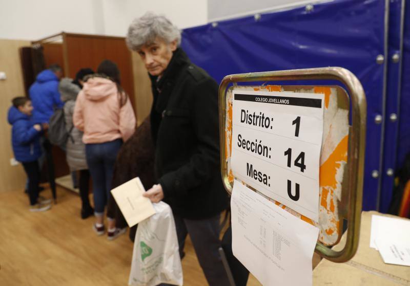 Todos los líderes políticos de la región, junto a los candidatos al Congreso y al Senado, han ejerdido ya su derecho al voto en diferentes colegios de la región. La normalidad es la tónica dominante en esta jornada, donde se no han producido incidentes destacados.