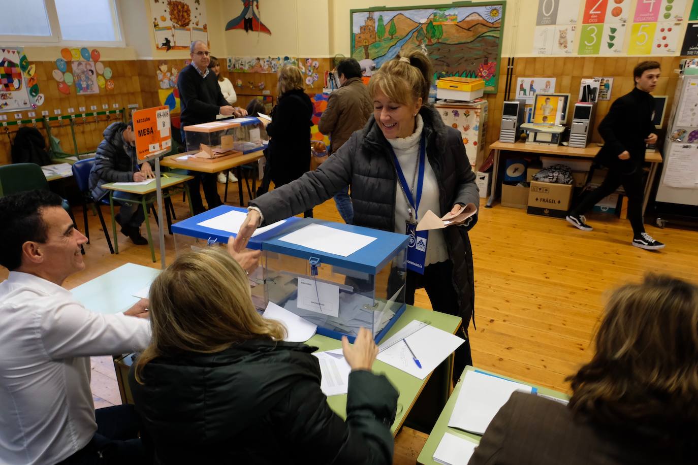 Todos los líderes políticos de la región, junto a los candidatos al Congreso y al Senado, han ejerdido ya su derecho al voto en diferentes colegios de la región. La normalidad es la tónica dominante en esta jornada, donde se no han producido incidentes destacados.