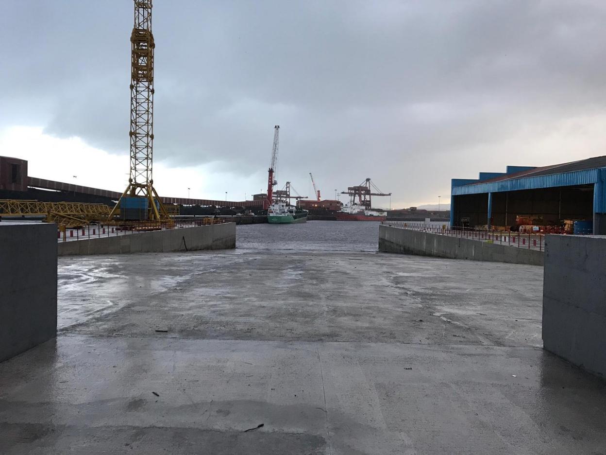 Rampa donde se ubicarán los barcos a reciclar, en las instalaciones de DDR Vessels en El Musel. 