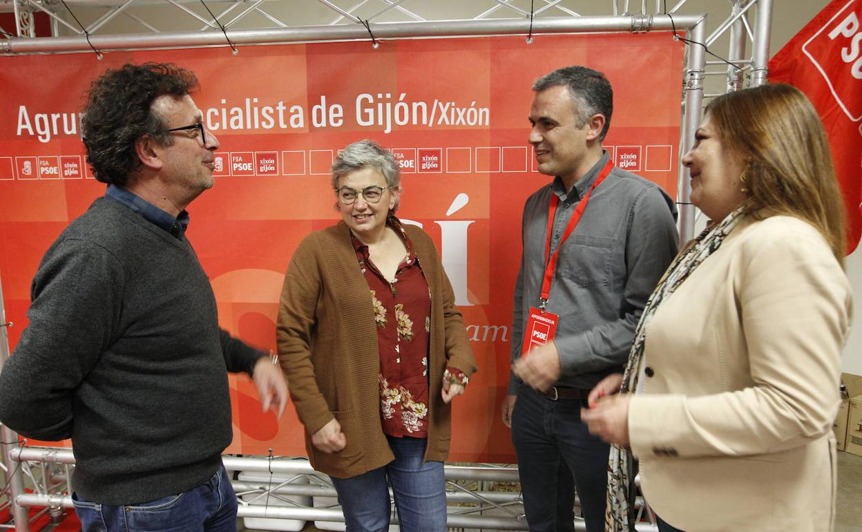 La alcaldesa de Gijón, Ana González, este domingo noche en la Casa del Pueblo. 