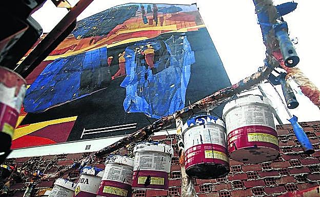 Imagen principal - Las medianeras de Oviedo se llenan de color