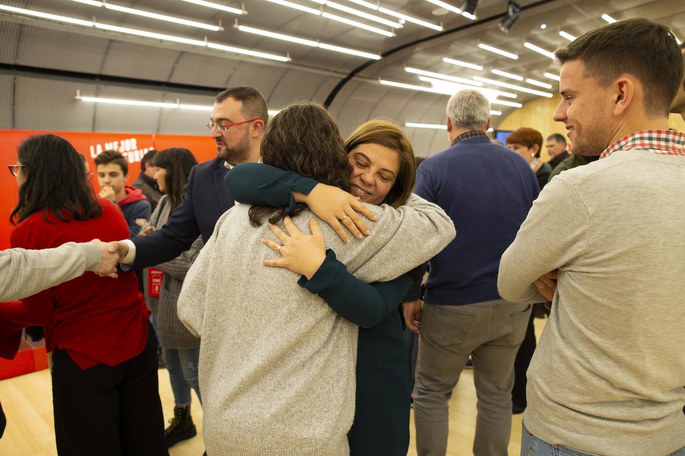 Alegría indisimulada en algunas sedes, caras largas en otras. Los resultados de las elecciones generales de este 10 de noviembre han dejado luces y sombras en los principales partidos de Asturias.